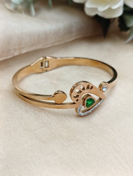 Eccentric Heart with Green Stone Bracelet